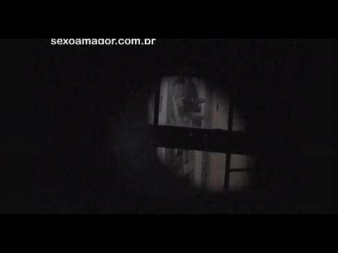 ❤️ Blondie ichi bo'sh g'ishtlar orqasida yashiringan qo'shni voyeur tomonidan yashirincha videoga tushadi ❤ Sluts uz.mass-pr.ru ️❤